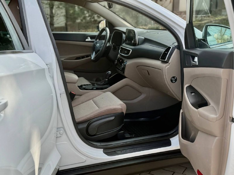 В продаже hyundai tucson🔥🔥🔥авто весь в заводской краске 🔥🔥🔥 конец 2019 года выпуска с 1 владельцем ✅ гаражного хранение авто ✅ автотека вся зеленая ✅ два ключа ✅ два комплекта колес зима- лето в хорошем состоянии ! ✅ авто на 2.0 моторе ✅ с надеждой коробкой aisin пробег 153.000км осмотр город донецк цена : 2.199.000₽ звоните по номеру +7-949-378-26-62 тг на этом же номере телефона ✅ - фотография - 9