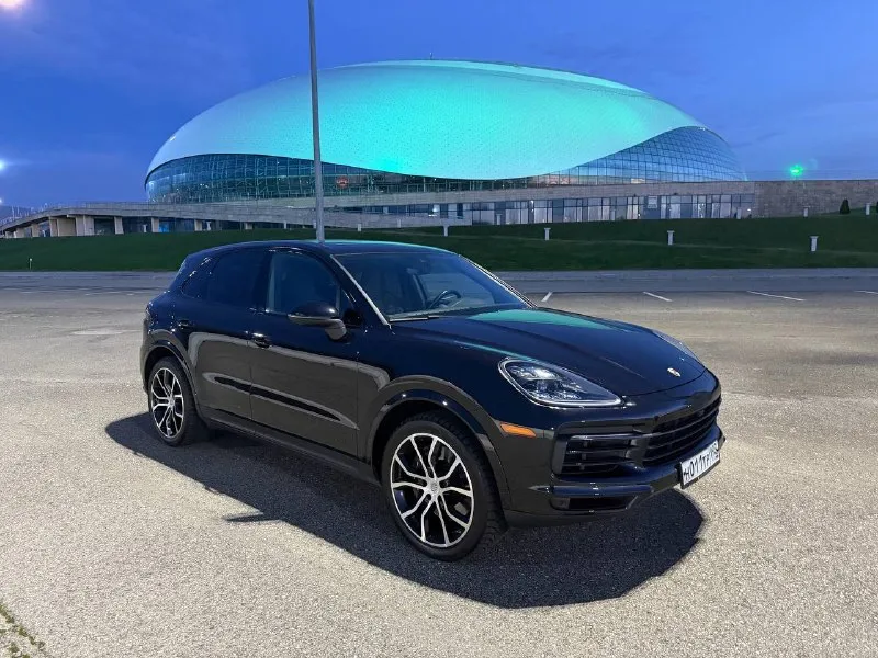 Porshe cayenne 11месяц 2020года, привозил для себя в 2024г, соответственно выбирал максимально целый авто. пробег 103000км, из них 88т она проехала в канаде соответственно на хорошем бензине и хороших маслах. комплектация практически максимальная за исключением пневмы и радара. музыка bose. на 100т было произведено крупное то с заменой масел, фильтров, свечей, колодок в круг. 2 комплекта дисков r21 и r19. покрыта керамикой. в отличном как внешне так и техническом состоянии. здесь только 10фото можно выложить, могу выслать больше на личный номер а лучше приезжайте и смотрите в живую. машина в донецке. цена 7.000.000₽ тел: 89494207631 сети +79385361485 - фотография - 1