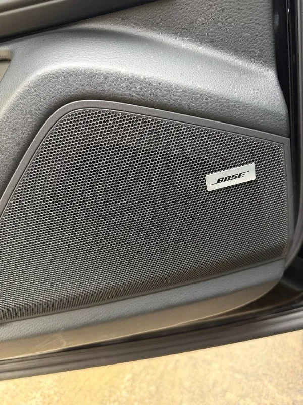 Porshe cayenne 11месяц 2020года, привозил для себя в 2024г, соответственно выбирал максимально целый авто. пробег 103000км, из них 88т она проехала в канаде соответственно на хорошем бензине и хороших маслах. комплектация практически максимальная за исключением пневмы и радара. музыка bose. на 100т было произведено крупное то с заменой масел, фильтров, свечей, колодок в круг. 2 комплекта дисков r21 и r19. покрыта керамикой. в отличном как внешне так и техническом состоянии. здесь только 10фото можно выложить, могу выслать больше на личный номер а лучше приезжайте и смотрите в живую. машина в донецке. цена 7.000.000₽ тел: 89494207631 сети +79385361485 - фотография - 10