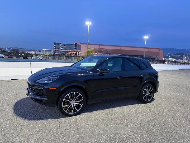 Porshe cayenne 11месяц 2020года, привозил для себя в 2024г, соответственно выбирал максимально целый авто. пробег 103000км, из них 88т она проехала в канаде соответственно на хорошем бензине и хороших маслах. комплектация практически максимальная за исключением пневмы и радара. музыка bose. на 100т было произведено крупное то с заменой масел, фильтров, свечей, колодок в круг. 2 комплекта дисков r21 и r19. покрыта керамикой. в отличном как внешне так и техническом состоянии. здесь только 10фото можно выложить, могу выслать больше на личный номер а лучше приезжайте и смотрите в живую. машина в донецке. цена 7.000.000₽ тел: 89494207631 сети +79385361485 - фотография - 4