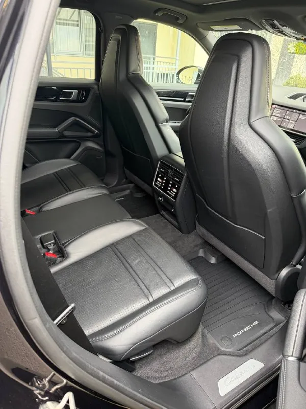 Porshe cayenne 11месяц 2020года, привозил для себя в 2024г, соответственно выбирал максимально целый авто. пробег 103000км, из них 88т она проехала в канаде соответственно на хорошем бензине и хороших маслах. комплектация практически максимальная за исключением пневмы и радара. музыка bose. на 100т было произведено крупное то с заменой масел, фильтров, свечей, колодок в круг. 2 комплекта дисков r21 и r19. покрыта керамикой. в отличном как внешне так и техническом состоянии. здесь только 10фото можно выложить, могу выслать больше на личный номер а лучше приезжайте и смотрите в живую. машина в донецке. цена 7.000.000₽ тел: 89494207631 сети +79385361485 - фотография - 6