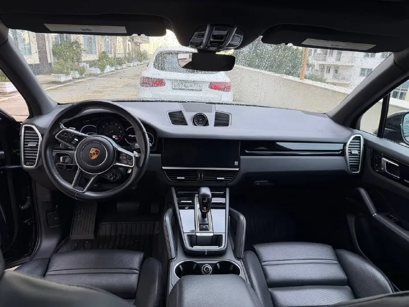 Porshe cayenne 11месяц 2020года, привозил для себя в 2024г, соответственно выбирал максимально целый авто. пробег 103000км, из них 88т она проехала в канаде соответственно на хорошем бензине и хороших маслах. комплектация практически максимальная за исключением пневмы и радара. музыка bose. на 100т было произведено крупное то с заменой масел, фильтров, свечей, колодок в круг. 2 комплекта дисков r21 и r19. покрыта керамикой. в отличном как внешне так и техническом состоянии. здесь только 10фото можно выложить, могу выслать больше на личный номер а лучше приезжайте и смотрите в живую. машина в донецке. цена 7.000.000₽ тел: 89494207631 сети +79385361485 - фотография - 7