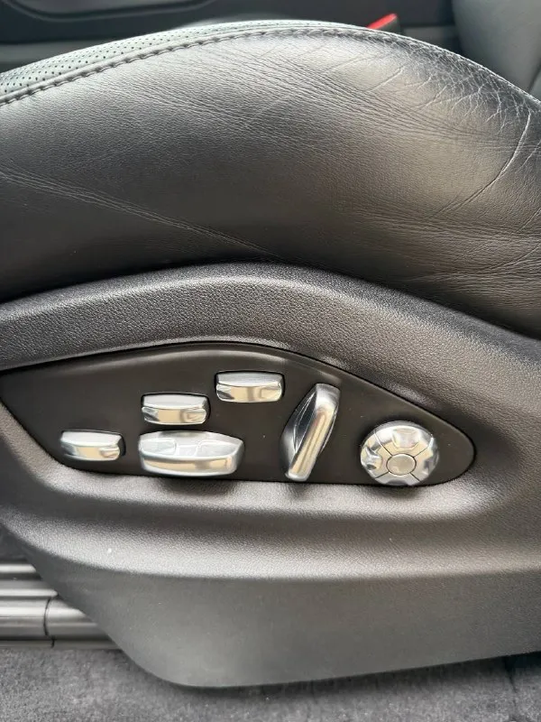 Porshe cayenne 11месяц 2020года, привозил для себя в 2024г, соответственно выбирал максимально целый авто. пробег 103000км, из них 88т она проехала в канаде соответственно на хорошем бензине и хороших маслах. комплектация практически максимальная за исключением пневмы и радара. музыка bose. на 100т было произведено крупное то с заменой масел, фильтров, свечей, колодок в круг. 2 комплекта дисков r21 и r19. покрыта керамикой. в отличном как внешне так и техническом состоянии. здесь только 10фото можно выложить, могу выслать больше на личный номер а лучше приезжайте и смотрите в живую. машина в донецке. цена 7.000.000₽ тел: 89494207631 сети +79385361485 - фотография - 8