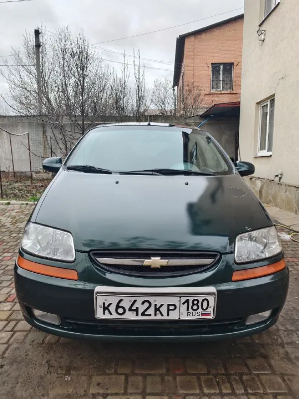 Chevrolet aveo хэтч год 2005 мотор 1,5 кпп механика 5 ступ. учёт рф. диагностическая карта сделана. гур, кондиционер, передние стеклоподъёмники, легкосплавные диски r14 прозрачные яркие билед фары затянутые в полиуретановую пленку, подлокотник водителя, обтянутый руль с управлением магнитолой teyes cc3l с 4g, яндекс музыкой, навигацией, tpms датчиками давления в шинах и камерой заднего вида sony hs 1080р, видеорегистратор ddpai n5 с двумя камерами двигатель и коробка без нареканий, машина используется каждый день. подвеска сделана, задние стойки новые, печка греет, кондиционер холодит, новые свечи gm и акб, поменяны оригинальные радиаторы системы охлаждения и кондиционера gm. есть моменты по лкп (ржавчина на переднем правом крыле, угол одной двери, замят правый порог, фото вышлю). куплены новые передние крылья, отдам с машиной. цена 350'000 ₽ торг осмотр донецк +79494147033 - фотография - 1
