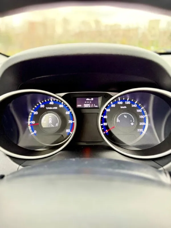 🇰🇵 hyundai ix35 💰цена: 1 350 000р 🏢город: мариуполь 📅год выпуска: 2012 🗒️пробег: 98 511 км. ⚙️двигатель: 2.0 ⛽топливо: бензин ⚙️кпп: механика 📞 телефон: +7-949-727-41-51 +7-949-551-91-52 +7-989-263-55-56 💾 описание: 💥 настоящая капсула времени! ✅ два владельца, птс оригинал ✅ оригинальный пробег 98т. км. ✅ техническая часть на 5+ ✅ салон как новый ✅ родная краска 🔥 есть всё необходимое для комфортной и безопасной езды каждый день: ❄️ кондиционер, подогрев всех сидений, android магнитола с bluetooth, бортовой компьютер, кожаный мультируль, led птф, полный электропакет, led свет, оригинальные литые диски на новой резине, два ключа. улица шевченко 269 🏦 возможна продажа в кредит по двум документам. - фотография - 10