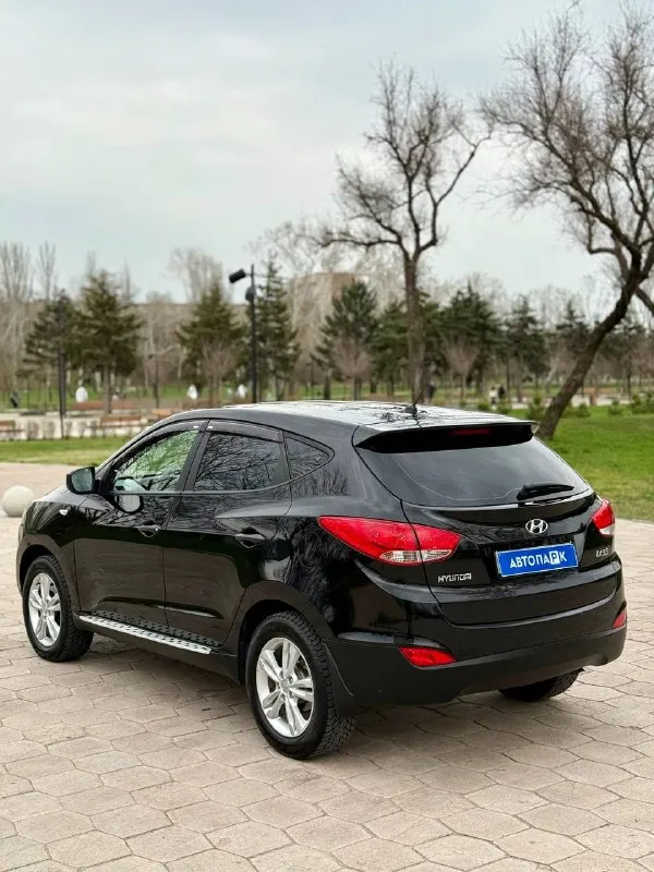 🇰🇵 hyundai ix35 💰цена: 1 350 000р 🏢город: мариуполь 📅год выпуска: 2012 🗒️пробег: 98 511 км. ⚙️двигатель: 2.0 ⛽топливо: бензин ⚙️кпп: механика 📞 телефон: +7-949-727-41-51 +7-949-551-91-52 +7-989-263-55-56 💾 описание: 💥 настоящая капсула времени! ✅ два владельца, птс оригинал ✅ оригинальный пробег 98т. км. ✅ техническая часть на 5+ ✅ салон как новый ✅ родная краска 🔥 есть всё необходимое для комфортной и безопасной езды каждый день: ❄️ кондиционер, подогрев всех сидений, android магнитола с bluetooth, бортовой компьютер, кожаный мультируль, led птф, полный электропакет, led свет, оригинальные литые диски на новой резине, два ключа. улица шевченко 269 🏦 возможна продажа в кредит по двум документам. - фотография - 4