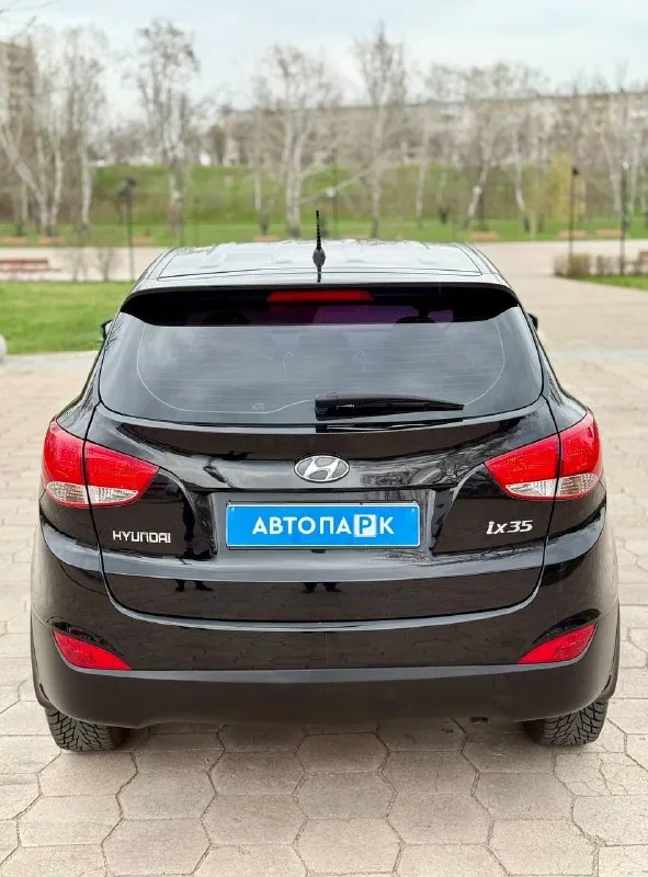 🇰🇵 hyundai ix35 💰цена: 1 350 000р 🏢город: мариуполь 📅год выпуска: 2012 🗒️пробег: 98 511 км. ⚙️двигатель: 2.0 ⛽топливо: бензин ⚙️кпп: механика 📞 телефон: +7-949-727-41-51 +7-949-551-91-52 +7-989-263-55-56 💾 описание: 💥 настоящая капсула времени! ✅ два владельца, птс оригинал ✅ оригинальный пробег 98т. км. ✅ техническая часть на 5+ ✅ салон как новый ✅ родная краска 🔥 есть всё необходимое для комфортной и безопасной езды каждый день: ❄️ кондиционер, подогрев всех сидений, android магнитола с bluetooth, бортовой компьютер, кожаный мультируль, led птф, полный электропакет, led свет, оригинальные литые диски на новой резине, два ключа. улица шевченко 269 🏦 возможна продажа в кредит по двум документам. - фотография - 5