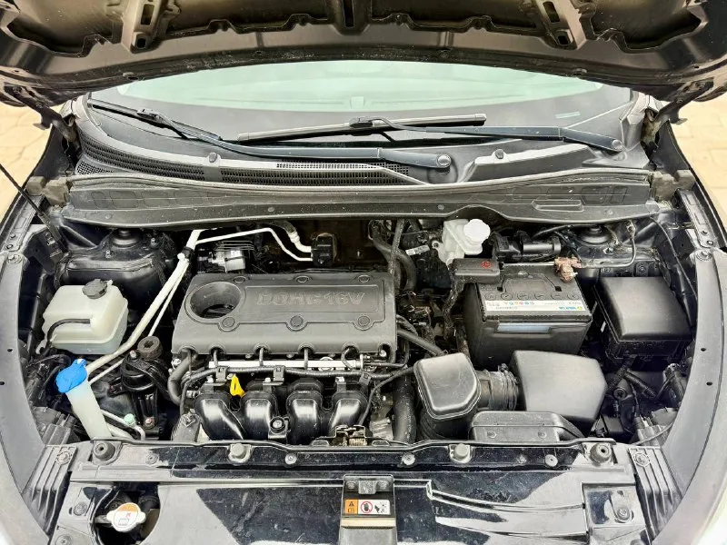 🇰🇵 hyundai ix35 💰цена: 1 350 000р 🏢город: мариуполь 📅год выпуска: 2012 🗒️пробег: 98 511 км. ⚙️двигатель: 2.0 ⛽топливо: бензин ⚙️кпп: механика 📞 телефон: +7-949-727-41-51 +7-949-551-91-52 +7-989-263-55-56 💾 описание: 💥 настоящая капсула времени! ✅ два владельца, птс оригинал ✅ оригинальный пробег 98т. км. ✅ техническая часть на 5+ ✅ салон как новый ✅ родная краска 🔥 есть всё необходимое для комфортной и безопасной езды каждый день: ❄️ кондиционер, подогрев всех сидений, android магнитола с bluetooth, бортовой компьютер, кожаный мультируль, led птф, полный электропакет, led свет, оригинальные литые диски на новой резине, два ключа. улица шевченко 269 🏦 возможна продажа в кредит по двум документам. - фотография - 7
