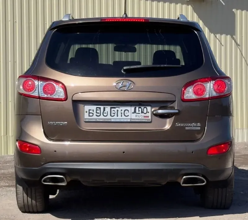Тел. +79496447942 продам hyundai santa fe 2011г. в идеальном состоянии! по автомобилю делать ничего не надо!! готов ехать на любые проверки за ваш счёт! авто без дтп! автомобиль весь в родном окрасе!! можете приехать с толщиномером проверить! стёкла все заводские включая лобовое! птс оригинал два владельца по птс переоформление в мрэо комплектация двигатель 2.4 бензин пробег 220т родной! abs esp airbag без ключевой доступ запуск start stop круиз контроль бортовой компьютер камера заднего вида кожаный салон электропривод сидения помощь при спуске подогрев сидений подогрев зеркал parktronic датчик света датчик дождя электро слаживания зеркал двухзонный климат контроль 4 стеклоподъемника полный привод хорошая резина два ключа цена 1.270.000т. р очень срочно торг возможно продажа в кредит 📞 звоните: +7(949)6447942 - фотография - 4