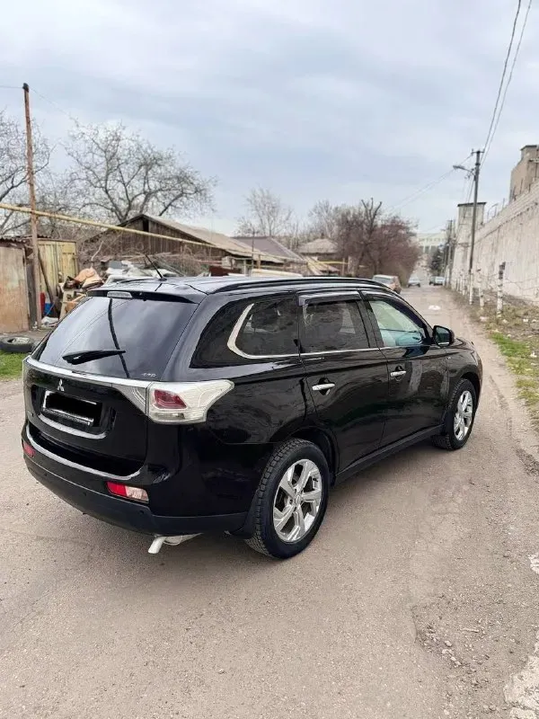Продам mitsubishi outlander iii (gf), 2013 г. 3.0 v6, автомат aisin, 4wd с тремя режимами работы, в пред максимальной комплектации. Пробег 210000, второй хозяин. Надёжная и редкая версия с атмосферным v6 3.0 и классическим автоматом aisin с пониженной передачей (не вариатор). Кожаный салон, двухзонный климат-контроль, подогрев передних сидений, электрорегулирвака сидений, полный мульти руль, круиз контроль, мультимедия с bluetooth и usb, камера заднего вида, парктроники, дорогой лед свет, много электронных помощников. Проведено большое то, все технические жидкости новые, тормоза новые, новые свечи, передняя подвеска перебралась перед зимой, задняя сейчас, новый генератор, новый аккумулятор, новая топливная система полностью, двигатель коробка работают идеально. Кузов без повреждений, косметика по возрасту. Расход 9 трасса, 11 город. Обслуживание максимально не дорогое, все запчасти всегда в наличии. Один из самых надёжных outlander’ов в линейке, причина продажи личные об
📞 Звоните: +7(949)0893530 - фотография - 2