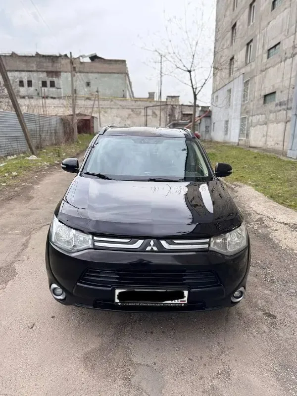Продам mitsubishi outlander iii (gf), 2013 г. 3.0 v6, автомат aisin, 4wd с тремя режимами работы, в пред максимальной комплектации. Пробег 210000, второй хозяин. Надёжная и редкая версия с атмосферным v6 3.0 и классическим автоматом aisin с пониженной передачей (не вариатор). Кожаный салон, двухзонный климат-контроль, подогрев передних сидений, электрорегулирвака сидений, полный мульти руль, круиз контроль, мультимедия с bluetooth и usb, камера заднего вида, парктроники, дорогой лед свет, много электронных помощников. Проведено большое то, все технические жидкости новые, тормоза новые, новые свечи, передняя подвеска перебралась перед зимой, задняя сейчас, новый генератор, новый аккумулятор, новая топливная система полностью, двигатель коробка работают идеально. Кузов без повреждений, косметика по возрасту. Расход 9 трасса, 11 город. Обслуживание максимально не дорогое, все запчасти всегда в наличии. Один из самых надёжных outlander’ов в линейке, причина продажи личные об
📞 Звоните: +7(949)0893530 - фотография - 9