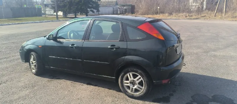 Продам ford focus 1, 2004 год. 4х ступенчатая, мотор 2.0 л, 130 лошадей. передний привод. кондиционер работает, машина ездит каждый день. цена 450 000₽. торг реальному покупателю у капота. звоните +79497010698 📞 звоните: +7(949)7010698 - фотография - 4