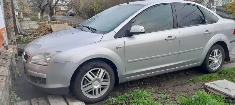 Продам ford focus 2 2006 года пробег 280 тысяч двигатель 1.6 (115 л. с. ) стоит контрактный двигатель с пробегом 160 тысяч (старый двигатель со всем навесным отдам в подарок, блок можно отремонтировать) производилась замена всей системы охлаждения (патрубки, теплообменник, термостат, расширительный бачок) так же сделана практически вся подвеска в придачу отдам снятый с этой машины евро 4 новая зимняя и летняя резина комплектация chia 4 стеклоподъемника климат-контроль 2-х зонный круиз-контроль подогрев сидений подогрев зеркал датчик дождя форсунки омывателя фар г. мариуполь, левобережный район цена 500 тысяч +79496651597 тг. +79493540919 📞 звоните: +7(949)6651597 - фотография - 1