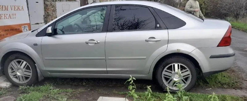Продам ford focus 2 2006 года пробег 280 тысяч двигатель 1.6 (115 л. с. ) стоит контрактный двигатель с пробегом 160 тысяч (старый двигатель со всем навесным отдам в подарок, блок можно отремонтировать) производилась замена всей системы охлаждения (патрубки, теплообменник, термостат, расширительный бачок) так же сделана практически вся подвеска в придачу отдам снятый с этой машины евро 4 новая зимняя и летняя резина комплектация chia 4 стеклоподъемника климат-контроль 2-х зонный круиз-контроль подогрев сидений подогрев зеркал датчик дождя форсунки омывателя фар г. мариуполь, левобережный район цена 500 тысяч +79496651597 тг. +79493540919 📞 звоните: +7(949)6651597 - фотография - 2
