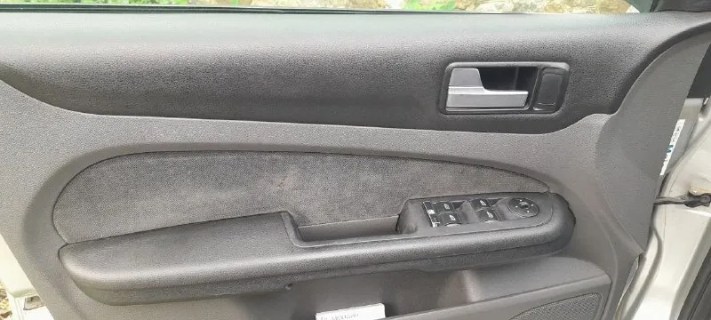 Продам ford focus 2 2006 года пробег 280 тысяч двигатель 1.6 (115 л. с. ) стоит контрактный двигатель с пробегом 160 тысяч (старый двигатель со всем навесным отдам в подарок, блок можно отремонтировать) производилась замена всей системы охлаждения (патрубки, теплообменник, термостат, расширительный бачок) так же сделана практически вся подвеска в придачу отдам снятый с этой машины евро 4 новая зимняя и летняя резина комплектация chia 4 стеклоподъемника климат-контроль 2-х зонный круиз-контроль подогрев сидений подогрев зеркал датчик дождя форсунки омывателя фар г. мариуполь, левобережный район цена 500 тысяч +79496651597 тг. +79493540919 📞 звоните: +7(949)6651597 - фотография - 4