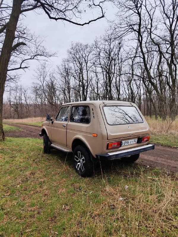 Продам ваз 2121. год выпуска 1987. автомобиль на полном боевом ходу. в машине работает всё, понижайка раздатка, печка дует. машина находиться в донецке. документы все в порядке. вопросы по телефону +7949-310-18-50 - фотография - 2
