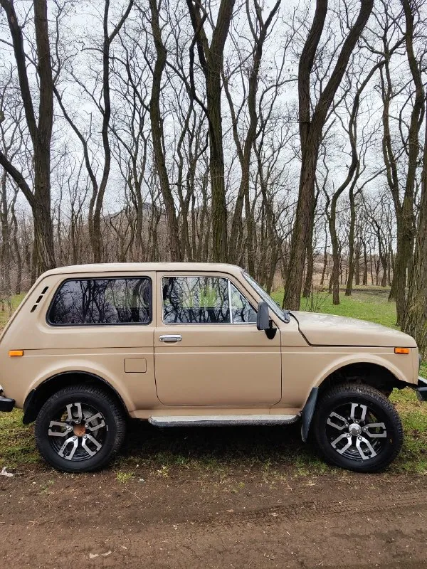Продам ваз 2121. год выпуска 1987. автомобиль на полном боевом ходу. в машине работает всё, понижайка раздатка, печка дует. машина находиться в донецке. документы все в порядке. вопросы по телефону +7949-310-18-50 - фотография - 5