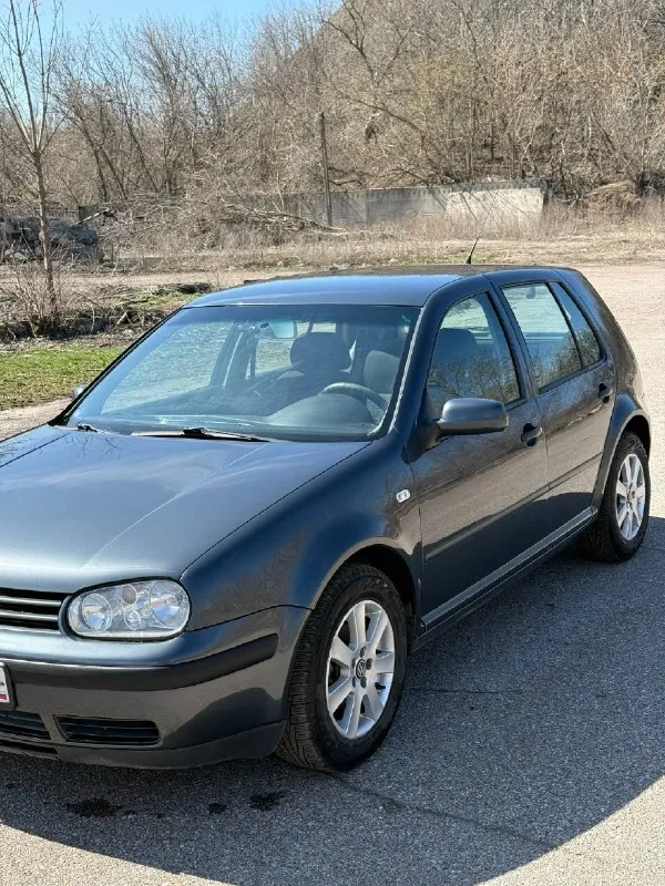 Продам golf 4 1.6 16v (aus) 2001г, в очень хорошем состоянии, владею с 2020 года машиной, машина не разу не подвела, пригонялось авто с европы, был один владелец с 2001г во франции, я второй, замена масла раз в 7500, обслуживалась всегда самыми хорошими запчастями, чтоб если поставил и забыл, кондиционер морозит, мотор масло не берет стоит хорошая магнитола с усилителем aura, хорошие динамики(dinamic state). в комплекте с машиной отдам два комплекта хорошей резины, лето kumho(1сезон), зима nokian(2сезона) видеорегистратор тоже в комплекте. машину очень люблю и буду очень рад если она попадет в хорошие руки цену вижу 500к, звоните все расскажу и покажу из минусов, на лобовом есть трещина, сверху на крышку багажника с крыше чтото упало, и немного её повредило, на фото постарался показать г. донецк +79493394961 📞 звоните: +7(949)3394961 - фотография - 3