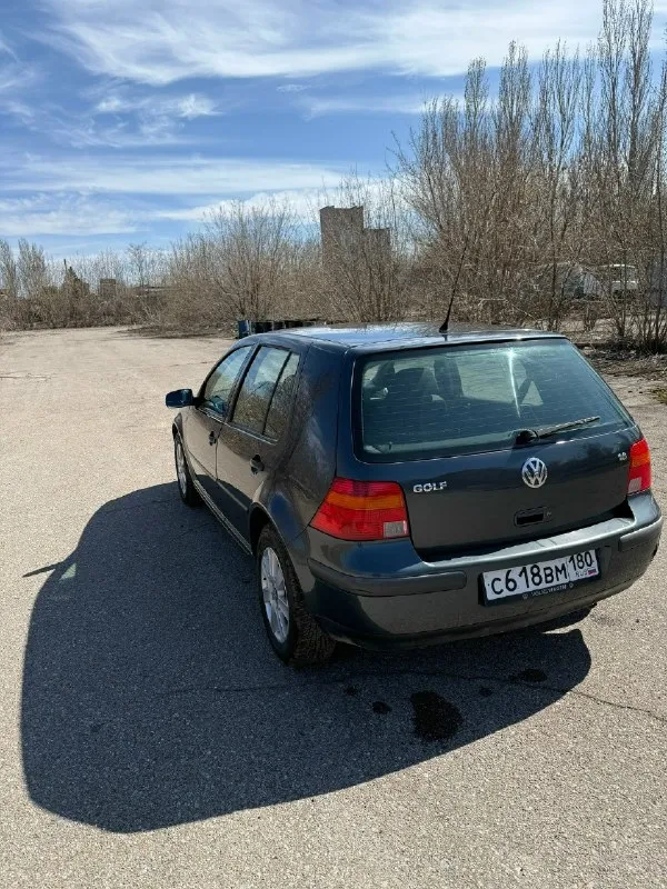 Продам golf 4 1.6 16v (aus) 2001г, в очень хорошем состоянии, владею с 2020 года машиной, машина не разу не подвела, пригонялось авто с европы, был один владелец с 2001г во франции, я второй, замена масла раз в 7500, обслуживалась всегда самыми хорошими запчастями, чтоб если поставил и забыл, кондиционер морозит, мотор масло не берет стоит хорошая магнитола с усилителем aura, хорошие динамики(dinamic state). в комплекте с машиной отдам два комплекта хорошей резины, лето kumho(1сезон), зима nokian(2сезона) видеорегистратор тоже в комплекте. машину очень люблю и буду очень рад если она попадет в хорошие руки цену вижу 500к, звоните все расскажу и покажу из минусов, на лобовом есть трещина, сверху на крышку багажника с крыше чтото упало, и немного её повредило, на фото постарался показать г. донецк +79493394961 📞 звоните: +7(949)3394961 - фотография - 4