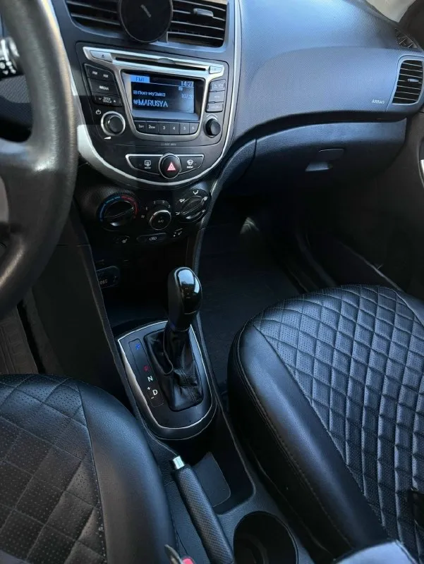 Автор: продам hyundai solaris 2015 года выпуска автомобиль в хорошем техническом состоянии коробка передач: автомат, переключает хорошо, без толчков. в такси не была ❗️❗️❗️ двигатель: 1.6 пробег: 206 тыс ( оригинал, подтверженный автотекой, и состоянием машины) 2 комплекта резины я собственница, перекупам не беспокоить ! обмен не интересует цена:995 000 ( торг) дополнительные вопросы по телефону: +79493833718- валерия. . !!!наш телеграм канал [ бесплатное размещение за репост!!! правила сообщества [ мы в мах [ [ 📞 звоните: +7(949)3833718 - фотография - 7