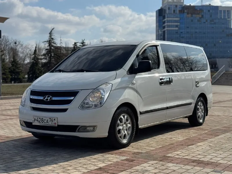 🚐 продаётся hyundai grand starex 🚐 год выпуска: 2010 двигатель: 2.5 дизель коробка передач: автомат пробег: 220 000 км (родной) установлен контрактный двигатель с пробегом всего 30 000 км автомобиль в хорошем техническом состоянии, полностью на ходу. двигатель работает отлично, тянет уверенно, коробка переключает плавно без рывков. машина обслуживалась своевременно. большой, комфортный и очень вместительный минивэн — идеальный вариант как для семьи, так и для работы, поездок или бизнеса. удобная посадка, просторный салон, много места для пассажиров и багажа. родное остекление по кругу, зелёная автотека — прозрачная история автомобиля. 💰 цена: 1 550 000 рублей 📞 телефон: +7 949 458 29 30 звоните или пишите — всё расскажу и покажу, возможен разумный торг! 📞 🇷🇺 звоните: +79494582930 - фотография - 3