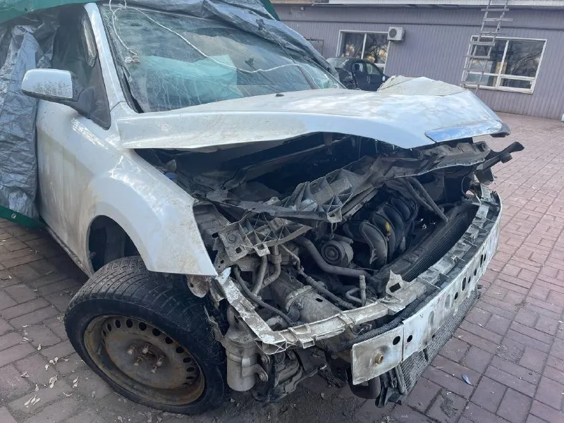 Продам ford фокус 2 после дтп. 2.0 механика (коробка, двигатель целые) пострадала только передняя часть. я хозяин. срочно. сергей +79497049541 📞 звоните: +7(949)7049541 - фотография - 1