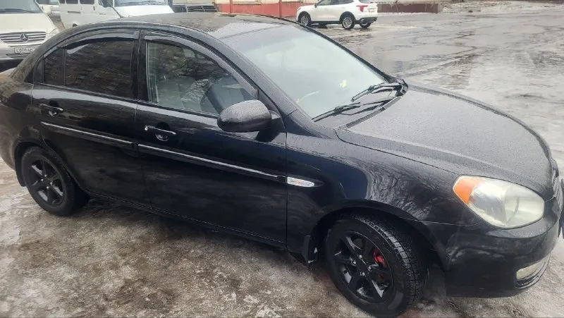 Автомобиль hyundai accent 1.6 мт, 2008, 132 500 км. г. донецк - тип двигателя : бензин; -привод передний; -мощность л. с.: 112; -комплектация: передние, задние дисковые тормоза, подогрев зеркал, передних сидений, 4 стеклоподъёмников, сигнализация шериф с 4-мя с двухсторонней связью с доводчиками стекол, 2 ключа, мультимедия, 4 колонки. -состояние: не битый -птс : оригинал, владельцев 1. -усилитель руля: электрический; -управление климатом: климат-контроль однозонный; -салон: ткань, кожаный руль; -подушки безопасности: фронтальные; -электростеклоподъемники:передние и задние; - фары:ксеноновые, противотуманные; -шины и диски: r14 185 65 зима, лето в комплекте. автомобиль вовремя обслуживался, замена масла каждые 5-6 тыс. км. , была замена рулевой рейки и ходовой части. автомобиль в хорошем состоянии, сел и поехал. подробное описание в лс или при встрече. уместен торг реальному покупателю, возможен обмен с доплатой. цена:590000 руб. информация по номеру +79494049571 - фотография - 3
