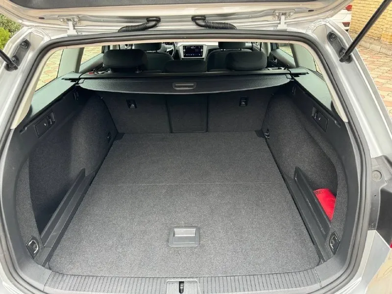 Vw passat variant 1,5 tsi 150 л. с. год выпуска: 2021. пробег: 99000 км. стоимость: 2 280 000₽. цена снижена на короткий период времени. автомобиль для тех, кто понимает разницу между грузией и германией. куплен у официального дилера в штутгарте. машина в абcолютно идeальнoм cостоянии нового aвтомобиля. ни один фрагмeнт кузова не перeкpашивался. полностью растаможен. автомобиль находится в донецке. комплектация: 7-ст. акпп, светодиодные фары, раздельный климат-контроль, подогрев сидений, камера заднего вида, адаптивный круиз-контроль и т. д. обслуживание исключительно у официального дилера. имеется вся история обслуживания. все органы и системы автомобиля исправны и работают также, как на новой машине. просторный, комфортный и динамичный автомобиль для всей семьи. тел. : +7 949 484 29 53. 📞 🇷🇺 звоните: +79494842953 - фотография - 10