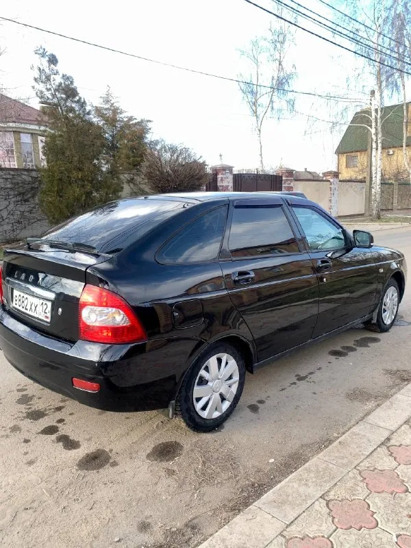 Доброго времени суток. продам ваз priora 2009г 16кл двигатель работает отлично масло не жрет. коробка не хрустит не выбивает скорости включаются плавно, ходовая мягкая тихая, за машиной следили и ухаживали, днище целое, стаканы задние, передние целые, низа дверей тоже целые, пробег заводской 178000т км. комплектация: кондиционер, abs, эур, магнитола usb, aux, подушка безопасности, за авто вообще не стыдно, с документами тоже полный порядок переоформление без проблем, машина без дтп, остекление все заводское, остальные вопросы по телефону +7949-329-65-85 телеграмм тоже на этом номере. цена 400т. р торг у капота осмотр г. харцызск. всем добра👍 📲 tg: bogdan v. 📞 звоните: +7(949)3296585 - фотография - 10