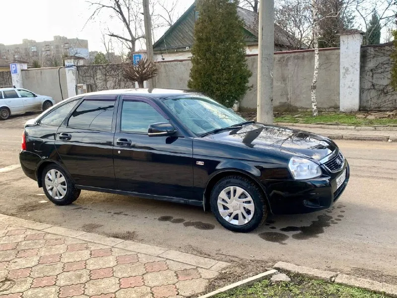 Доброго времени суток. продам ваз priora 2009г 16кл двигатель работает отлично масло не жрет. коробка не хрустит не выбивает скорости включаются плавно, ходовая мягкая тихая, за машиной следили и ухаживали, днище целое, стаканы задние, передние целые, низа дверей тоже целые, пробег заводской 178000т км. комплектация: кондиционер, abs, эур, магнитола usb, aux, подушка безопасности, за авто вообще не стыдно, с документами тоже полный порядок переоформление без проблем, машина без дтп, остекление все заводское, остальные вопросы по телефону +7949-329-65-85 телеграмм тоже на этом номере. цена 400т. р торг у капота осмотр г. харцызск. всем добра👍 📲 tg: bogdan v. 📞 звоните: +7(949)3296585 - фотография - 4
