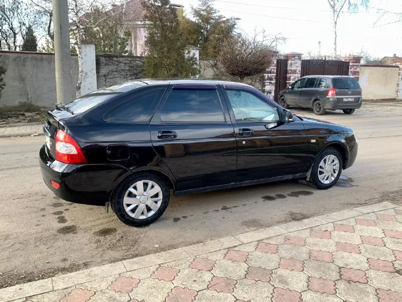 Доброго времени суток. продам ваз priora 2009г 16кл двигатель работает отлично масло не жрет. коробка не хрустит не выбивает скорости включаются плавно, ходовая мягкая тихая, за машиной следили и ухаживали, днище целое, стаканы задние, передние целые, низа дверей тоже целые, пробег заводской 178000т км. комплектация: кондиционер, abs, эур, магнитола usb, aux, подушка безопасности, за авто вообще не стыдно, с документами тоже полный порядок переоформление без проблем, машина без дтп, остекление все заводское, остальные вопросы по телефону +7949-329-65-85 телеграмм тоже на этом номере. цена 400т. р торг у капота осмотр г. харцызск. всем добра👍 📲 tg: bogdan v. 📞 звоните: +7(949)3296585 - фотография - 5