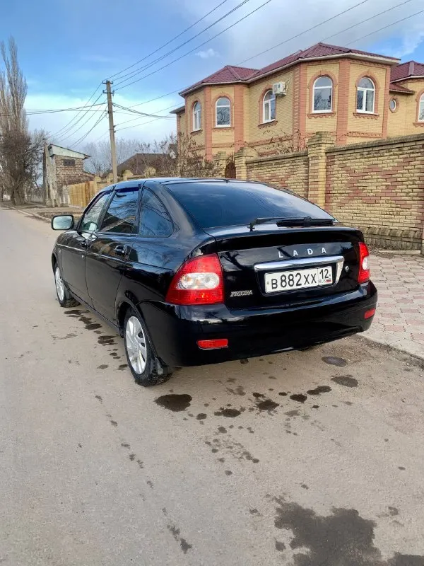 Доброго времени суток. продам ваз priora 2009г 16кл двигатель работает отлично масло не жрет. коробка не хрустит не выбивает скорости включаются плавно, ходовая мягкая тихая, за машиной следили и ухаживали, днище целое, стаканы задние, передние целые, низа дверей тоже целые, пробег заводской 178000т км. комплектация: кондиционер, abs, эур, магнитола usb, aux, подушка безопасности, за авто вообще не стыдно, с документами тоже полный порядок переоформление без проблем, машина без дтп, остекление все заводское, остальные вопросы по телефону +7949-329-65-85 телеграмм тоже на этом номере. цена 400т. р торг у капота осмотр г. харцызск. всем добра👍 📲 tg: bogdan v. 📞 звоните: +7(949)3296585 - фотография - 9