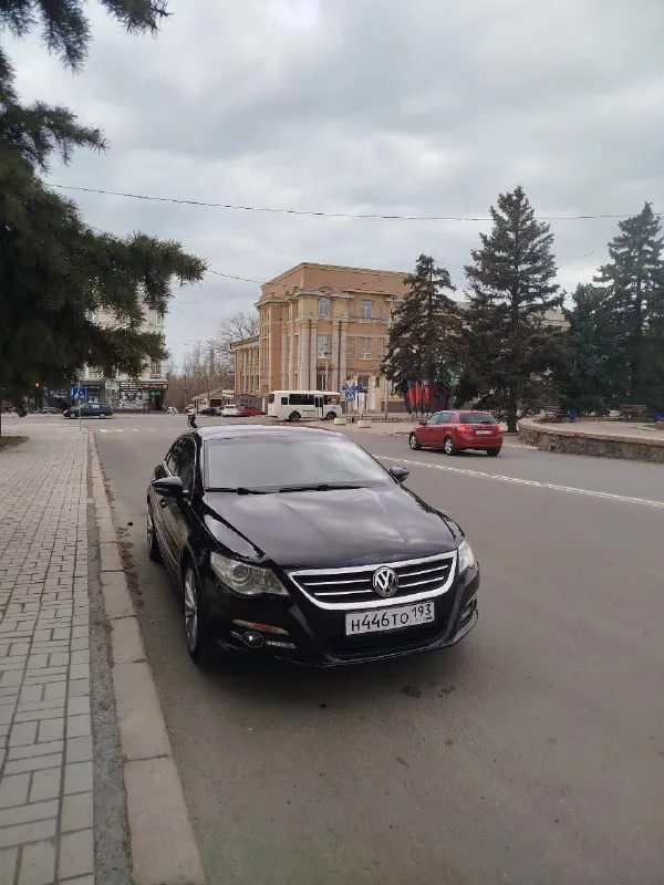 Продам wv volkswagen passat cc tsi ✅ в идеале новое сцепление, маховик (оригинал) двигатель: 1.8 бензин✅ год: 2011 ✅ цвет : чёрный✅ пробег: 190 000 км✅ богатая комплектация : коричневый кожаный салон, автозапуск, климат контроль, подогрев сидений, мультируль, датчик света, датчик дождя, парктроник, abs, esp и тд✅ автомобиль в отличном состоянии вложений не требует, бережная эксплуатация✅ двигатель работает ровно не дымит, не троит✅ новые сцепление и маховик оригинальный в фото смотрите заказ наряды, вложенно много денег, машина готова к эксплуатации коробка без нареканий ✅ ходовая без нареканий ✅ электрика вся работает✅ два комплекта резины✅ осмотр город : макеевка✅ телефон : +79494035536 если не отвечаю, пишите в тг по этому номеру✅ ✅✅цена : 1 150 000 рублей✅✅. 📞 звоните: +7(949)4035536 - фотография - 1