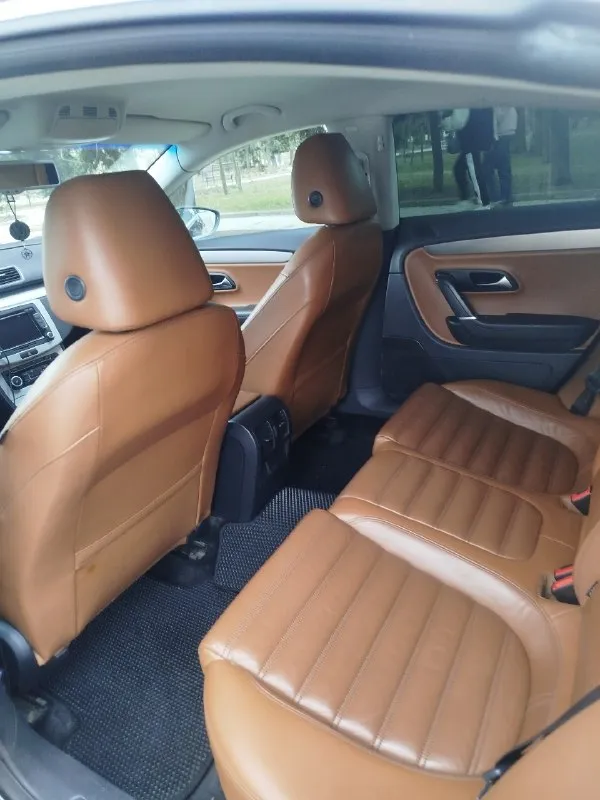 Продам wv volkswagen passat cc tsi ✅ в идеале новое сцепление, маховик (оригинал) двигатель: 1.8 бензин✅ год: 2011 ✅ цвет : чёрный✅ пробег: 190 000 км✅ богатая комплектация : коричневый кожаный салон, автозапуск, климат контроль, подогрев сидений, мультируль, датчик света, датчик дождя, парктроник, abs, esp и тд✅ автомобиль в отличном состоянии вложений не требует, бережная эксплуатация✅ двигатель работает ровно не дымит, не троит✅ новые сцепление и маховик оригинальный в фото смотрите заказ наряды, вложенно много денег, машина готова к эксплуатации коробка без нареканий ✅ ходовая без нареканий ✅ электрика вся работает✅ два комплекта резины✅ осмотр город : макеевка✅ телефон : +79494035536 если не отвечаю, пишите в тг по этому номеру✅ ✅✅цена : 1 150 000 рублей✅✅. 📞 звоните: +7(949)4035536 - фотография - 5