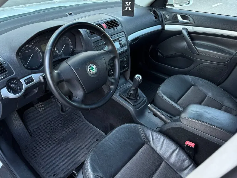 Skoda octavia a5 2005 автомобиль в отличном состоянии. надежный 2-х литровый атмосферный мотор в паре с 6-ступенчатой механикой! масло не расходует, коробка не хрустит и не выбивает. вместительный багажник (лифтбек) технически автомобиль исправен. (есть заказ наряд последних работ) кузов в родном окрасе! салон отлично сохранился! не порванный, не затертый. кожа в хорошем состоянии. электрика в штатном режиме, всё работает климат-контроль работает отлично. без дтп. юридический чист, готов к оформлению цена 690.000₽ торг +79496433509 г. мариуполь 📞 звоните: +7(949)6433509 - фотография - 7