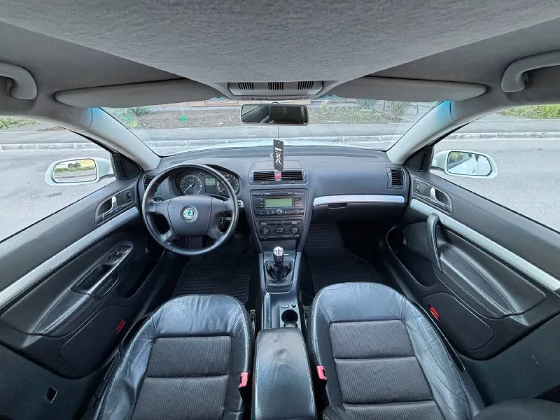 Skoda octavia a5 2005 автомобиль в отличном состоянии. надежный 2-х литровый атмосферный мотор в паре с 6-ступенчатой механикой! масло не расходует, коробка не хрустит и не выбивает. вместительный багажник (лифтбек) технически автомобиль исправен. (есть заказ наряд последних работ) кузов в родном окрасе! салон отлично сохранился! не порванный, не затертый. кожа в хорошем состоянии. электрика в штатном режиме, всё работает климат-контроль работает отлично. без дтп. юридический чист, готов к оформлению цена 690.000₽ торг +79496433509 г. мариуполь 📞 звоните: +7(949)6433509 - фотография - 9