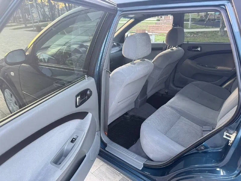 Продам chevrolet lacetti универсал 2008 год 1,6 мкпп пробег 123000 тыс автомобиль в идеальном состоянии один собственник пенсионер кузов не красился все родное стекла все заводские салон состояние близко к новому в машине никогда не курили техническая часть обслужена было сделана большое то обслужина тормозная система замена комплекта грм с помпой вложений никаких не требует отличная летняя резина nokian два комплекта ключей, в авто все работает на 5+ осмотр город мариуполь цена 685000 тыс руб по всем вопросам звоните +79497221071
📞 Звоните: +7(949)7221071 - фотография - 10