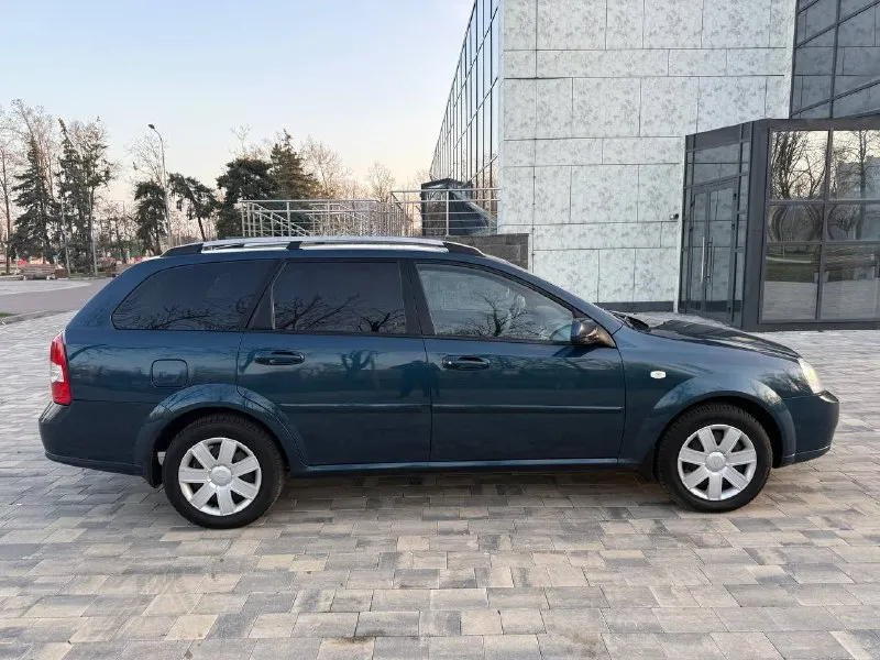 Продам chevrolet lacetti универсал 2008 год 1,6 мкпп пробег 123000 тыс автомобиль в идеальном состоянии один собственник пенсионер кузов не красился все родное стекла все заводские салон состояние близко к новому в машине никогда не курили техническая часть обслужена было сделана большое то обслужина тормозная система замена комплекта грм с помпой вложений никаких не требует отличная летняя резина nokian два комплекта ключей, в авто все работает на 5+ осмотр город мариуполь цена 685000 тыс руб по всем вопросам звоните +79497221071
📞 Звоните: +7(949)7221071 - фотография - 7