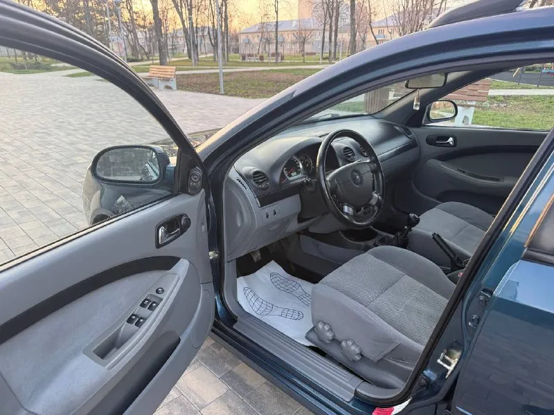 Продам chevrolet lacetti универсал 2008 год 1,6 мкпп пробег 123000 тыс автомобиль в идеальном состоянии один собственник пенсионер кузов не красился все родное стекла все заводские салон состояние близко к новому в машине никогда не курили техническая часть обслужена было сделана большое то обслужина тормозная система замена комплекта грм с помпой вложений никаких не требует отличная летняя резина nokian два комплекта ключей, в авто все работает на 5+ осмотр город мариуполь цена 685000 тыс руб по всем вопросам звоните +79497221071
📞 Звоните: +7(949)7221071 - фотография - 9