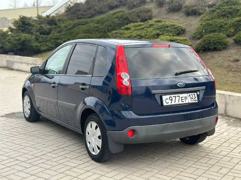 Ford fiesta 1.4 m/t 2008 автомобиль в прекрасном состоянии. с южных регионов. оригинальный подтвержденный пробег,3 хозяина. технически идеален, по кузову пару окрасов. динамичный и экономичный мотор. прост в обслуги, приятный а езде. хорошая резина. 2 ключа. тех осмотр в подарок 🎁 подробности по тел. 🚙 130 000 км 💵 390 000 ₽ ☎️ +7 (949) 573-62-32 сергей возможен кредит, обмен - фотография - 4