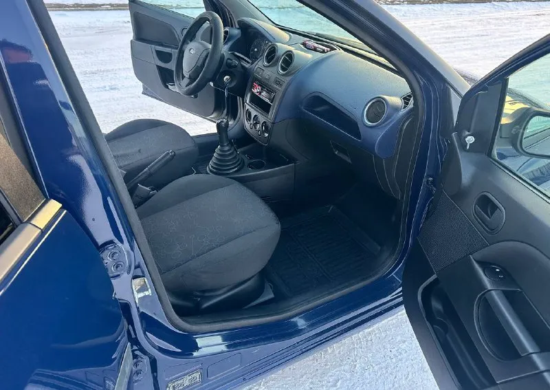 Ford fiesta 1.4 m/t 2008 автомобиль в прекрасном состоянии. с южных регионов. оригинальный подтвержденный пробег,3 хозяина. технически идеален, по кузову пару окрасов. динамичный и экономичный мотор. прост в обслуги, приятный а езде. хорошая резина. 2 ключа. тех осмотр в подарок 🎁 подробности по тел. 🚙 130 000 км 💵 390 000 ₽ ☎️ +7 (949) 573-62-32 сергей возможен кредит, обмен - фотография - 6