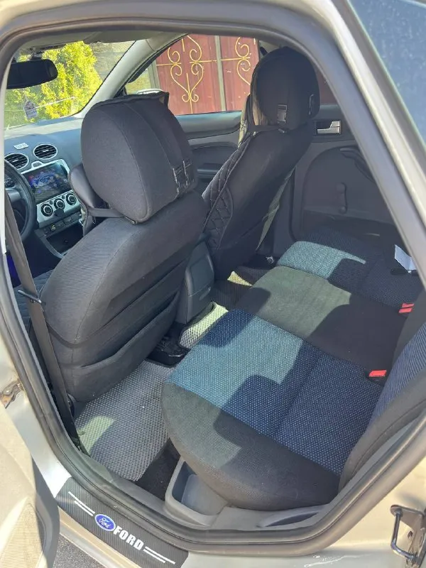 Продам ford focus 2 год: 2006 двигатель 1.8 125лс газ/бензин работает отлично, газ недавно обслужен, очень экономная езда! по ходовой недавно обслужена делать ничего не нужно, кузов в достойном состоянии не гнилой, пороги, днище целое делать ничего не нужно, в серьезных дтп не был! на автомобиле установлена линзовая оптика светит шикарно, фары затянуты в бронепленку! комплектация комфортная с подогревами сидений, лобового, зеркал, эл. фары, эл. зеркала, дисковые тормоза в круг, центральный замок, андроид дисплей 4/64, к нему подключен усилитель на все динамики. документы чистые, тех осмотр есть! торг есть цена: 535000 мариуполь звоните: +79496463727 - фотография - 10