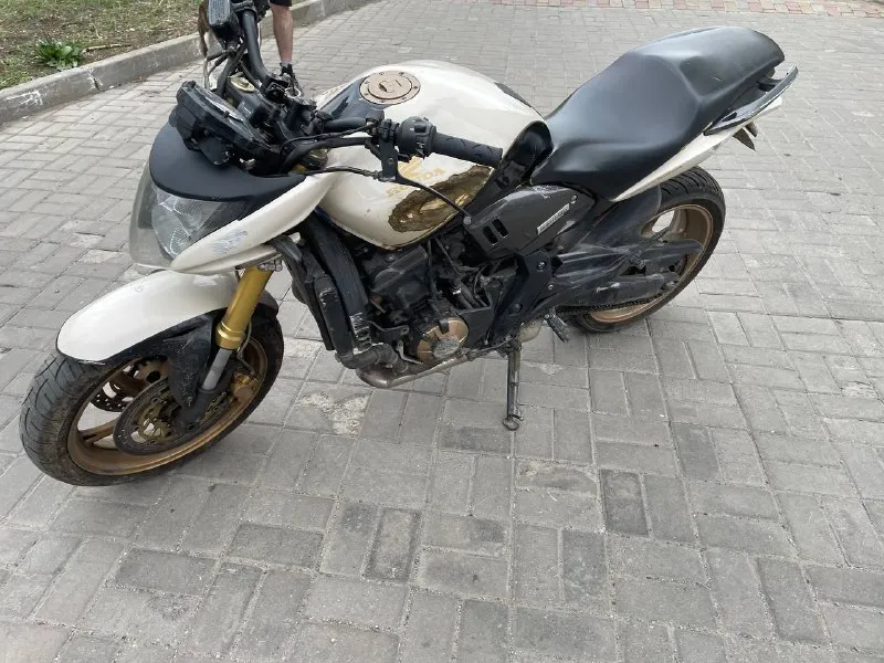 Продам honda едет бодро один раз падали на нем, на фото видно со стороны бака 750 кубиков без документов цена 250.000-это крайняя цена 89490473569 осмотр донецк в любое время 📞 звоните: +7(949)0473569 - фотография - 2