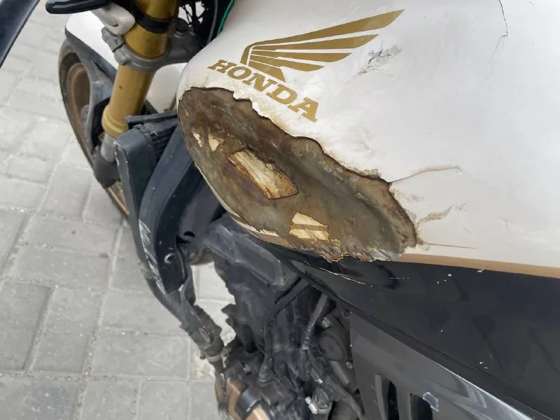 Продам honda едет бодро один раз падали на нем, на фото видно со стороны бака 750 кубиков без документов цена 250.000-это крайняя цена 89490473569 осмотр донецк в любое время 📞 звоните: +7(949)0473569 - фотография - 5