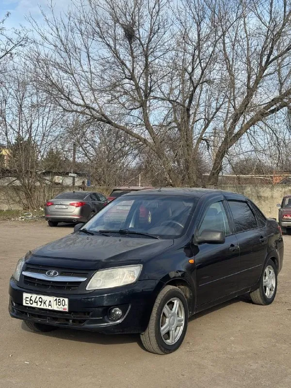Продам ваз гранта 2013 года выпуска. тех. осмотр пройден!!!автомобиль в очень хорошем состоянии, двигатель работает отлично, не троит, не дымит. подкапотное пространство сухое, никаких подтеков. кпп работает отлично, не выбивает, не хрустит. подвеска идеальная. у данного автомобиля салон в очень хорошем состоянии. имеется приятная музыка. комплектация: элекростеклоподъемники, эур, кондиционер. установлена сигнализация с центральным замком. установлен хороший свет. машинка на полном ходу, вложений не требует. 2 комплекта резины с хорошими дисками. находится в г. донецке. цена 370 тыс. рублей. торг у капота, с реальным покупателем. . тел. +79494458467, +79495339607. тг по этим номерам. 📲 tg: @e_a_078 📞 звоните: +7(949)4458467 - фотография - 2