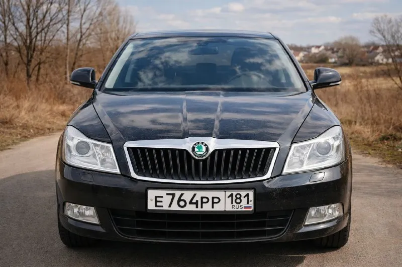Skoda octavia a5 1.6 мкпп 2012 г. пробег 220 тыс. км abs, гур, airbags, климат-контроль, подогрев сидений, хорошая музыка, магнитола android, эсп, установлена неоновая подсветка дверей и в салоне со сменой цвета. 1500 км назад прошла большое то: заменён грм, масла, фильтры, обслужена ходовая. климат заправлен, печка работает отлично. вложений не требует, все исправно. каждый день на ходу, радует динамикой и расходом топлива. хорошему человеку отдам летнюю резину на титановых дисках 🔥 авто в действительно хорошем состоянии 770 тыс. руб, торг у капота дебальцево +79490066906 📞 звоните: +7(949)0066906 - фотография - 2
