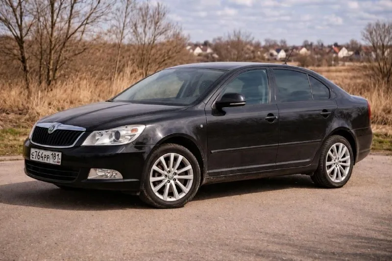 Skoda octavia a5 1.6 мкпп 2012 г. пробег 220 тыс. км abs, гур, airbags, климат-контроль, подогрев сидений, хорошая музыка, магнитола android, эсп, установлена неоновая подсветка дверей и в салоне со сменой цвета. 1500 км назад прошла большое то: заменён грм, масла, фильтры, обслужена ходовая. климат заправлен, печка работает отлично. вложений не требует, все исправно. каждый день на ходу, радует динамикой и расходом топлива. хорошему человеку отдам летнюю резину на титановых дисках 🔥 авто в действительно хорошем состоянии 770 тыс. руб, торг у капота дебальцево +79490066906 📞 звоните: +7(949)0066906 - фотография - 3