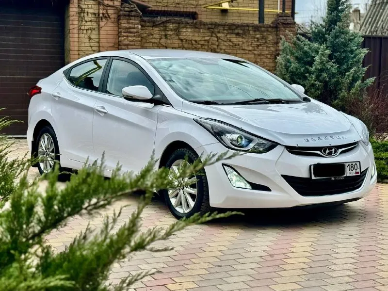 Продам hyundai elantra 2015 г 1.8 ат(148 с. л.) родной пробег 135 000 км автомобиль в отличном состоянии не битый не крашеный один хозяин самая максимальная комплектация климат контроль четыре стеклоподъемника электро зеркала подогрев сидений мультируль подогрев руля салон в отличном состоянии сигнализация с автозапуском два комплекта ключей сервисная книжки гараж хранение цена 1 350 000 руб. телефон +7 949 50 999 58 whatsapp telegram привязаны - фотография - 1