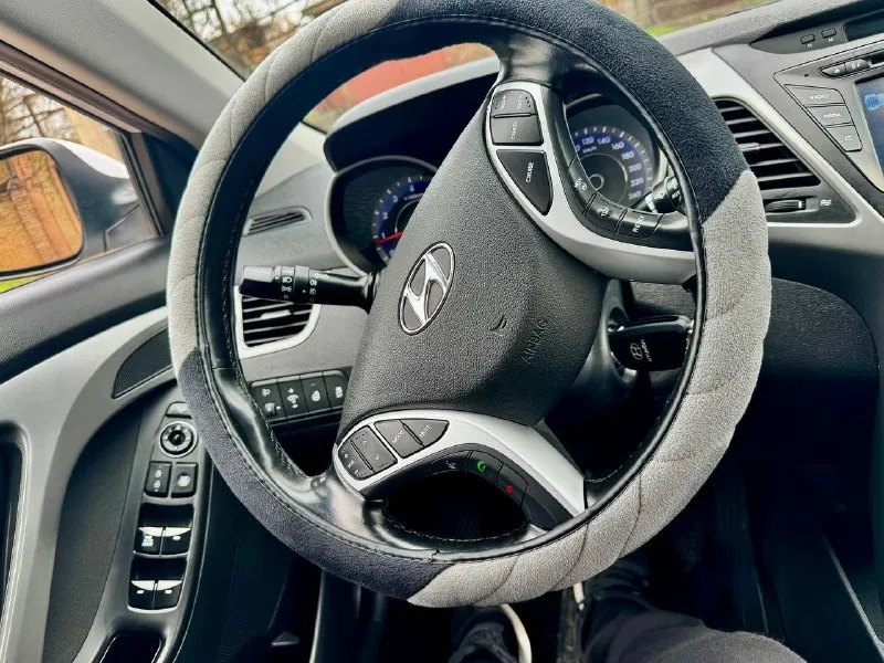 Продам hyundai elantra 2015 г 1.8 ат(148 с. л.) родной пробег 135 000 км автомобиль в отличном состоянии не битый не крашеный один хозяин самая максимальная комплектация климат контроль четыре стеклоподъемника электро зеркала подогрев сидений мультируль подогрев руля салон в отличном состоянии сигнализация с автозапуском два комплекта ключей сервисная книжки гараж хранение цена 1 350 000 руб. телефон +7 949 50 999 58 whatsapp telegram привязаны - фотография - 10