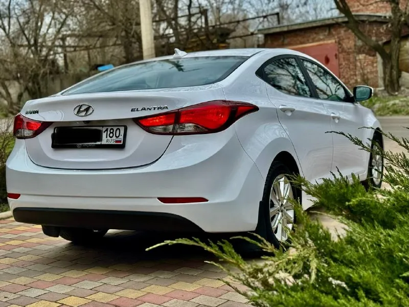 Продам hyundai elantra 2015 г 1.8 ат(148 с. л.) родной пробег 135 000 км автомобиль в отличном состоянии не битый не крашеный один хозяин самая максимальная комплектация климат контроль четыре стеклоподъемника электро зеркала подогрев сидений мультируль подогрев руля салон в отличном состоянии сигнализация с автозапуском два комплекта ключей сервисная книжки гараж хранение цена 1 350 000 руб. телефон +7 949 50 999 58 whatsapp telegram привязаны - фотография - 7